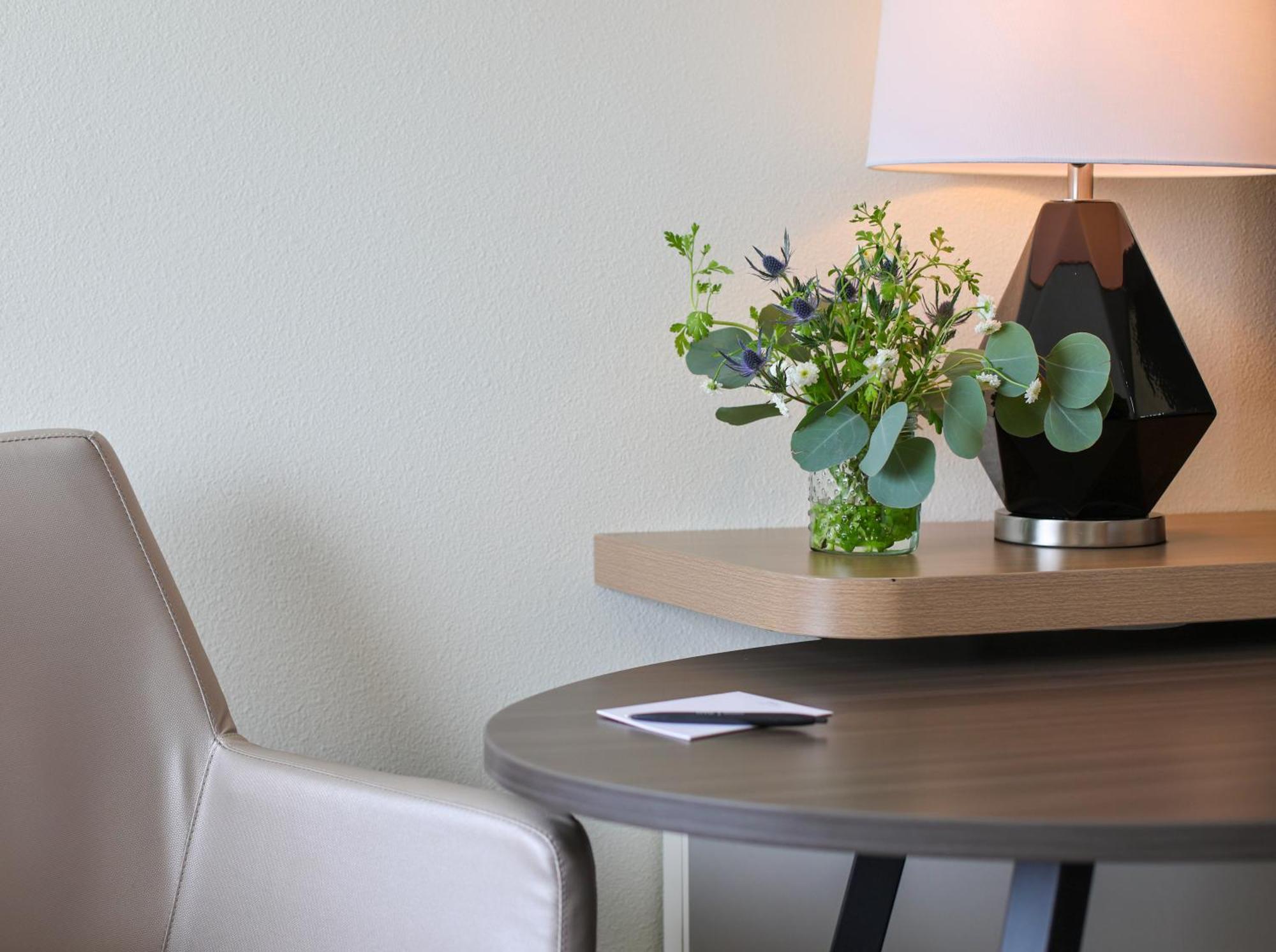 Holiday Inn Redding By Ihg Экстерьер фото